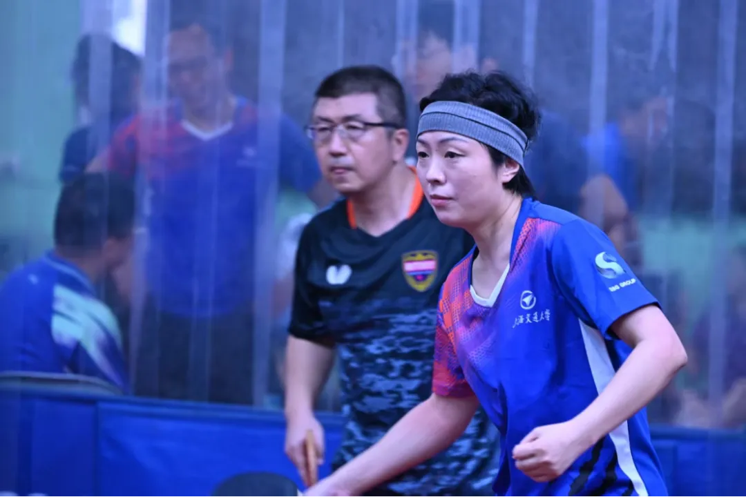 母校百卅弦歌未辍，狮城乒台再夺桂冠——第五届友谊杯，上交的“从容一战” 配图 3
