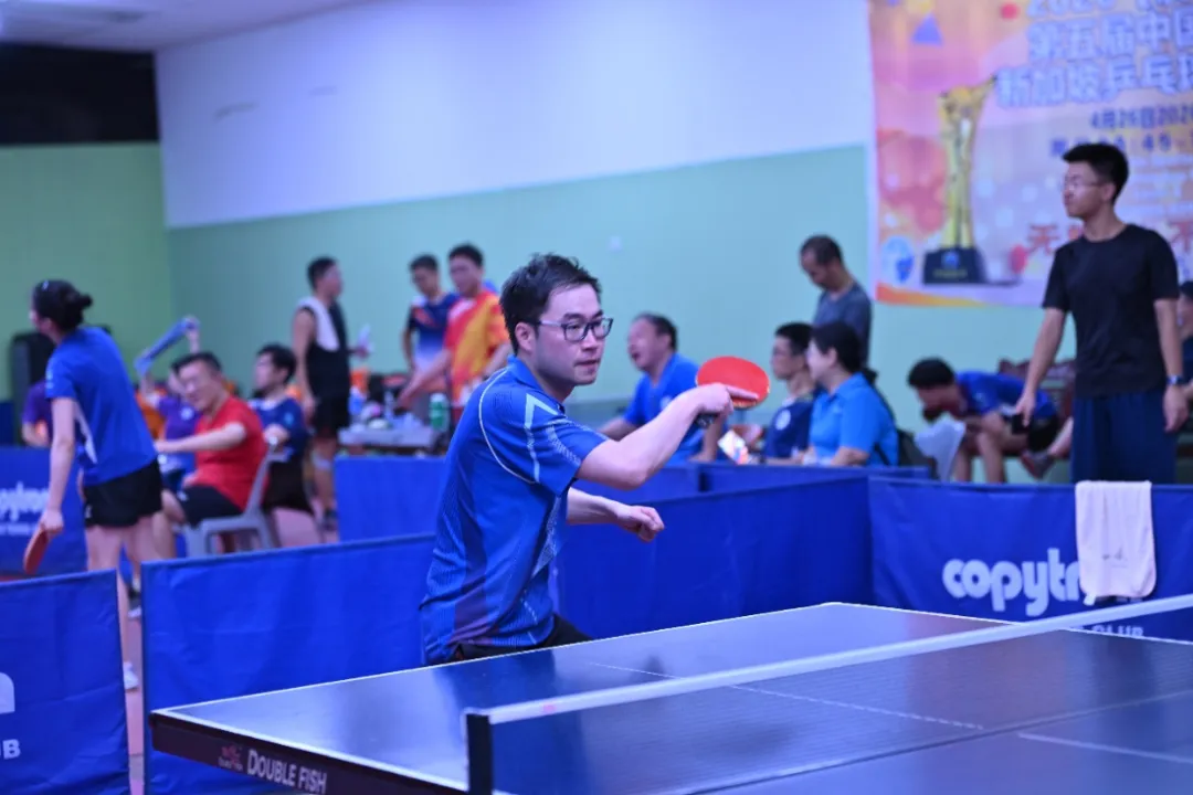 母校百卅弦歌未辍，狮城乒台再夺桂冠——第五届友谊杯，上交的“从容一战” 配图 4