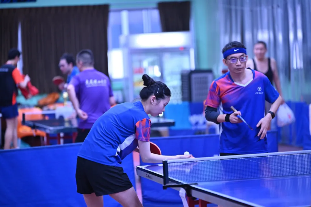 母校百卅弦歌未辍，狮城乒台再夺桂冠——第五届友谊杯，上交的“从容一战” 配图 6